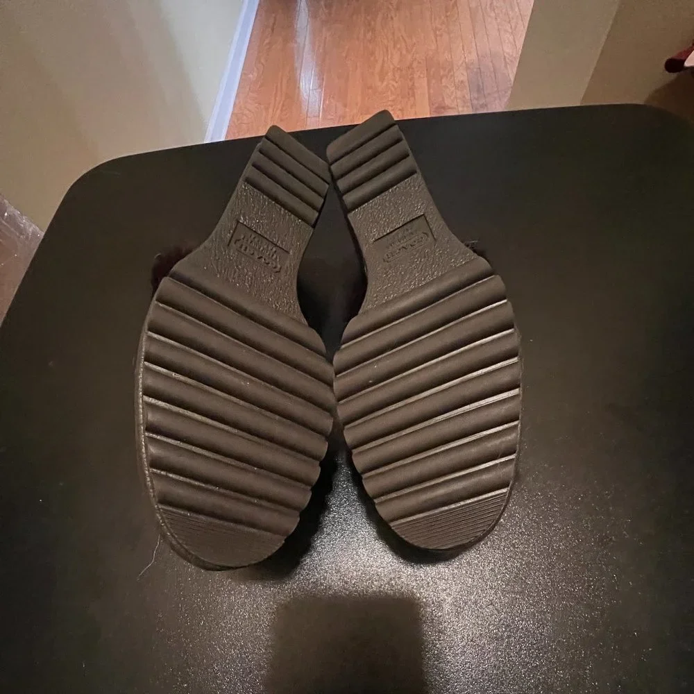 Coach kaela size